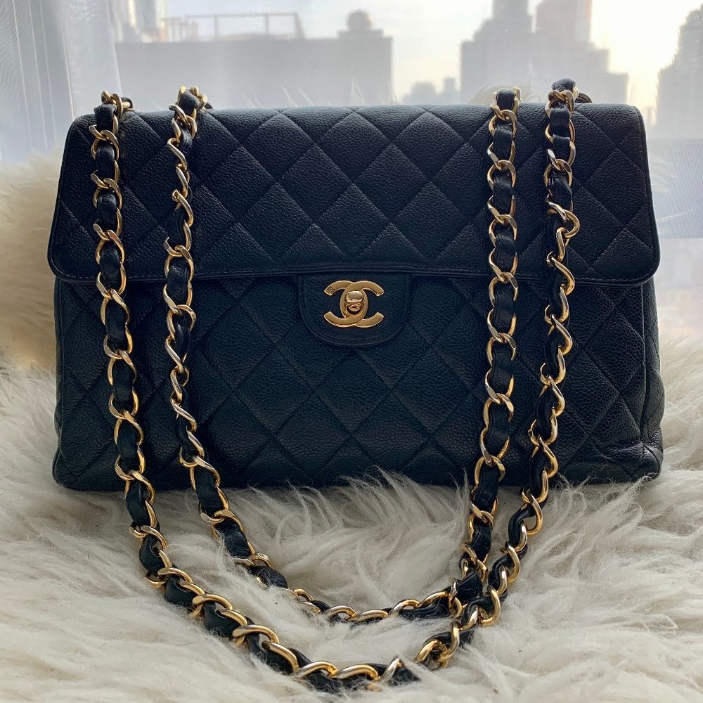 CHANEL Caviar Quilted Jumbo Single Flap
